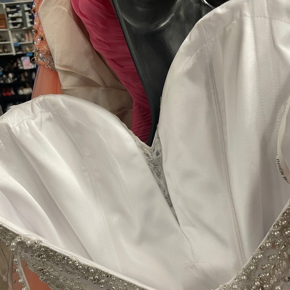 Kenneth Winston wedding dress - Picture 10 of 16